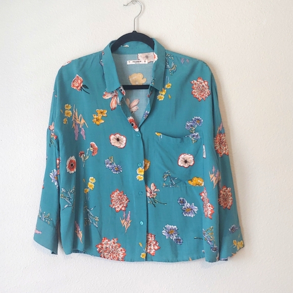 Pull&Bear | Floral Crop Button Down Top - Picture 2 of 12